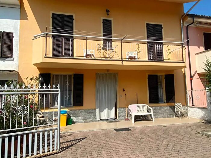 Casa con 6 locali in vendita in Via Cortiglione, Incisa Scapaccino
