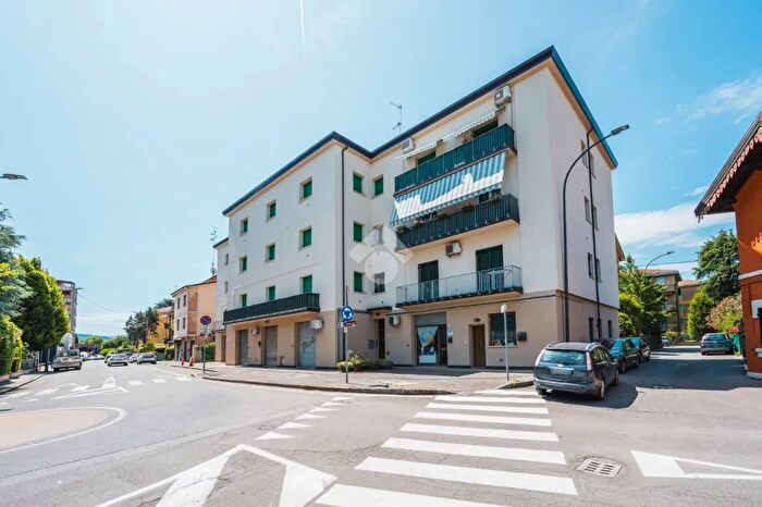 Appartamento quadrilocale in vendita in Via del Faggiolo, Bologna