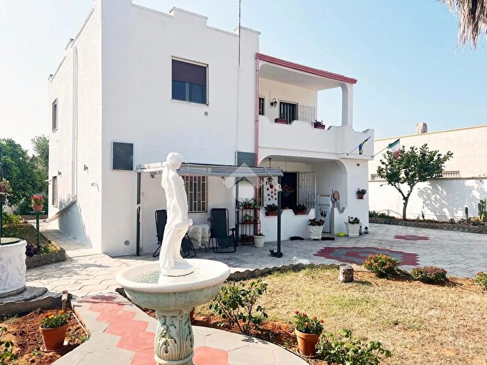 Casa con 6 locali in vendita in Via Venezia, Torchiarolo