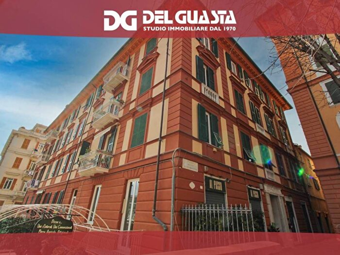 Appartamento con 6 locali in affitto in Passo dellAcquidotto, Castelletto, Genova