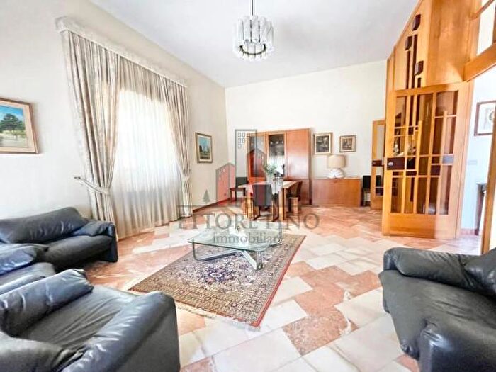 Casa con 6 locali in vendita in Casarano