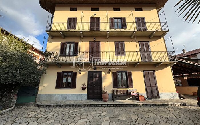 Casa con 8 locali in vendita in Via Maestra, Biella