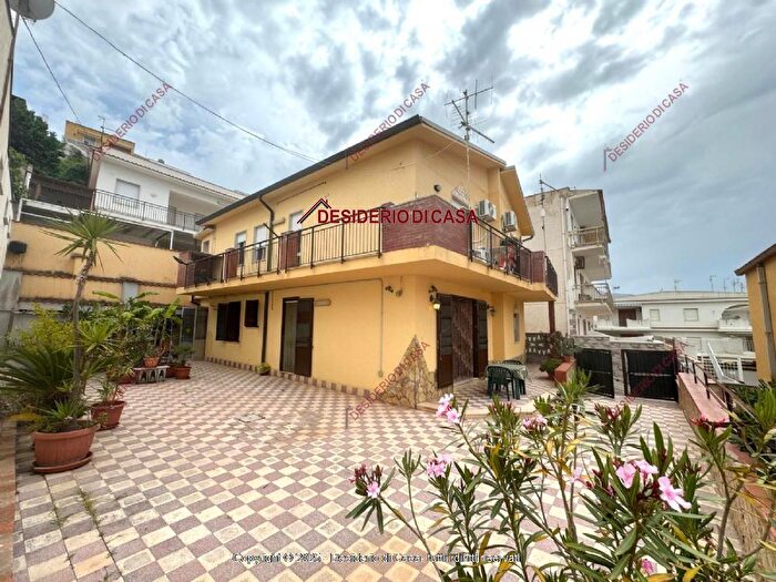 Casa con 10 locali in vendita in Alcamo