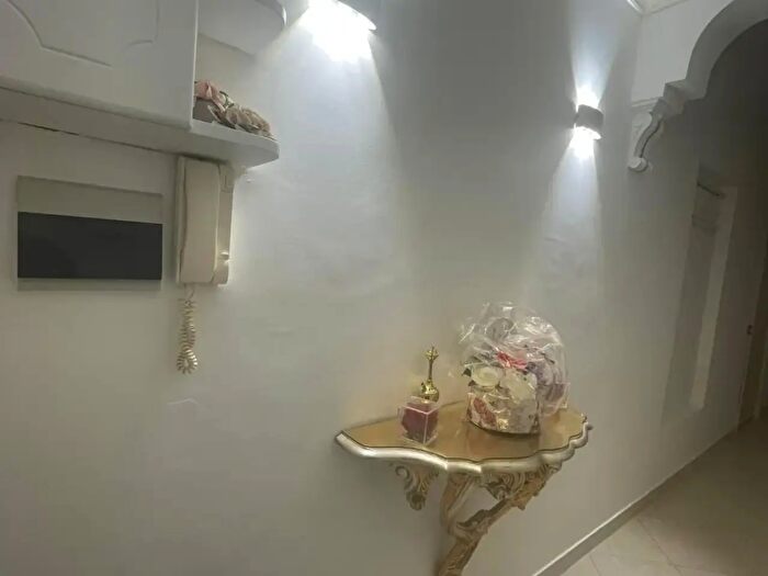 Appartamento trilocale in affitto in Salita Principi, Napoli