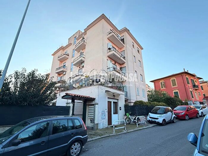 Appartamento trilocale in vendita in Via Angelo Fava, Roma