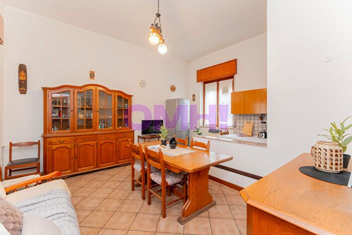 Casa con 5 locali in vendita in Viale Europa, Samarate