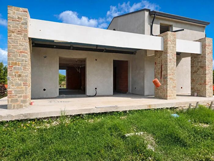 Casa quadrilocale in vendita in Via Pintor Gaime, Cannara
