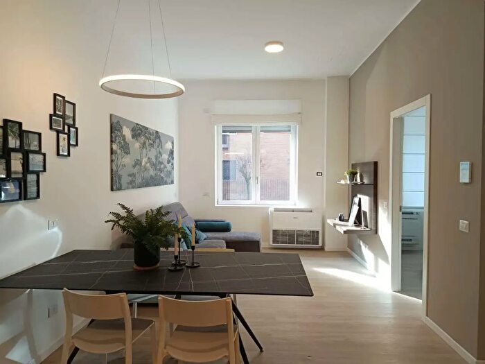 Appartamento quadrilocale in vendita in Via Reina, Milano