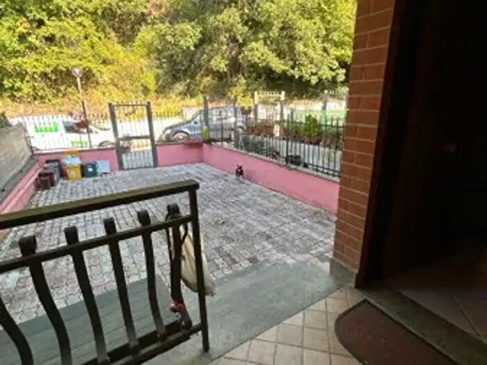 Appartamento trilocale in vendita in Via degli Alpini, Carsoli