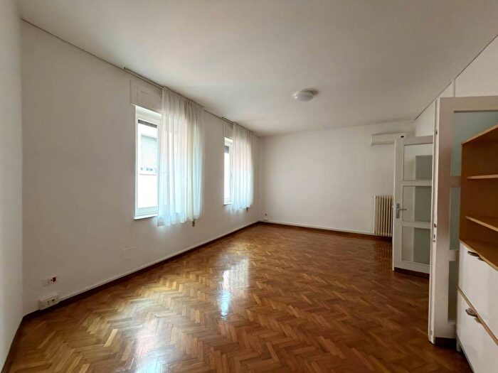 Appartamento trilocale in affitto in Piazza Pola, Piazza dei Signori, Treviso