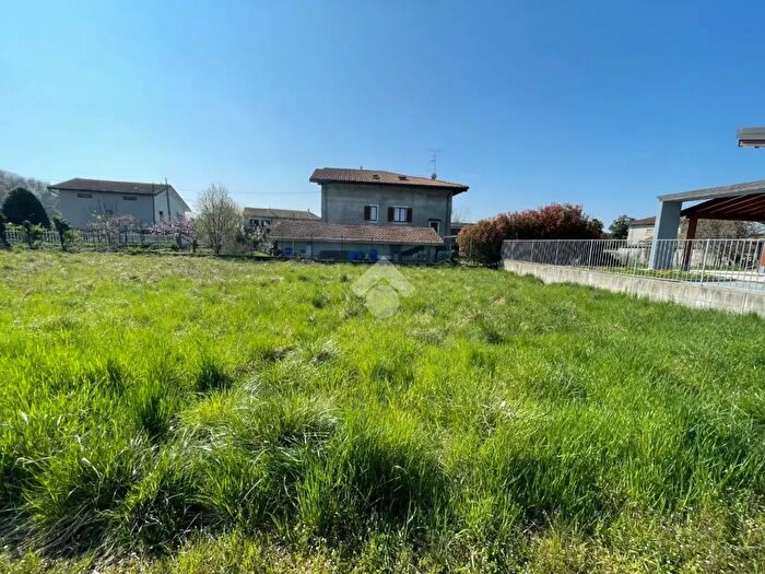 Casa quadrilocale in vendita in Via Stanga, Borgomanero