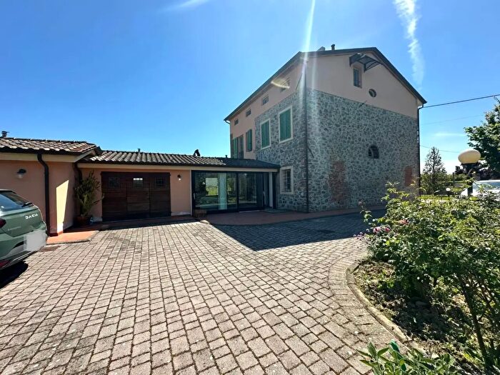 Casa con 10 locali in vendita in Porcari
