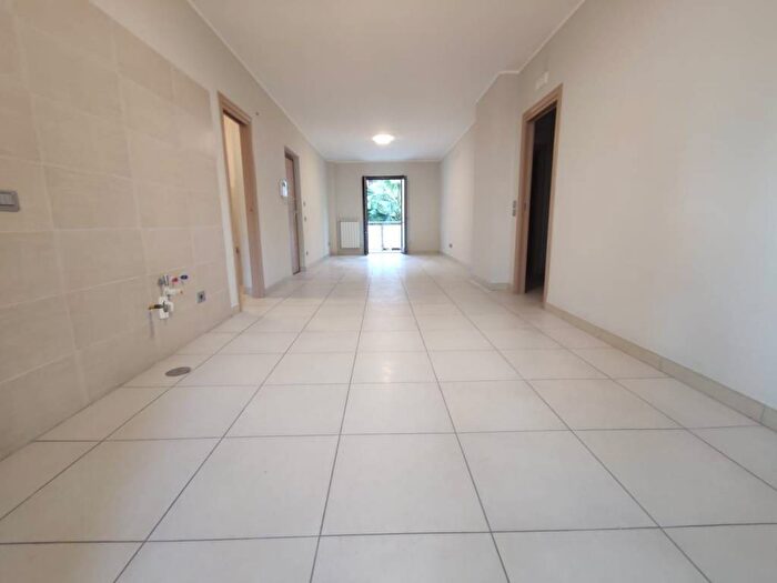 Appartamento trilocale in affitto in Via Salvatore di Giacomo, Centro, Volla