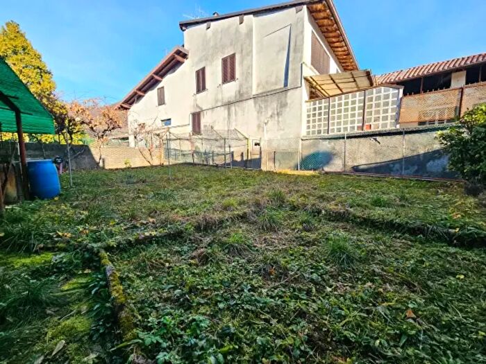 Casa con 6 locali in vendita in Via Dino Campana, Gandino