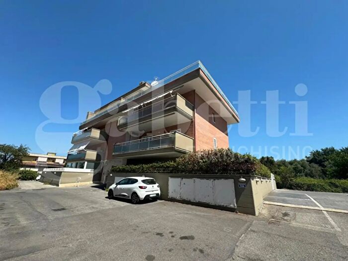 Appartamento trilocale in vendita in Via della Libertà, Marino