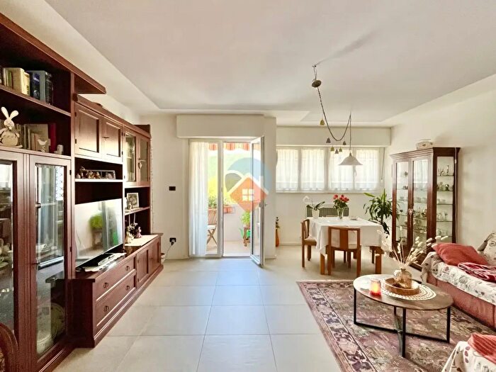 Appartamento con 5 locali in vendita in Via della Canova, Trento