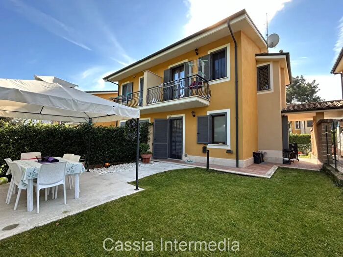 Casa quadrilocale in vendita in Via Tommaso Albinoni, Nepi