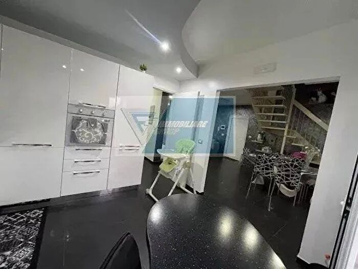 Appartamento con 6 locali in vendita in Melilli