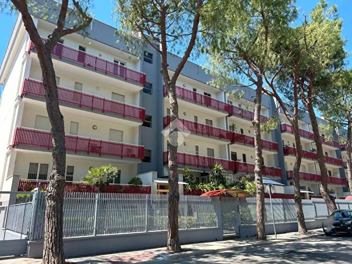 Appartamento quadrilocale in vendita in Viale delle Belle Arti, Barletta