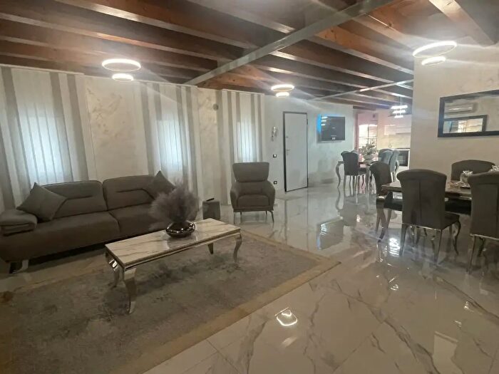 Casa con 5 locali in vendita in Via Favaretti, Castelfranco Veneto