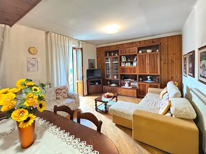 Appartamento quadrilocale in vendita in Via dellAppennino, Vernio