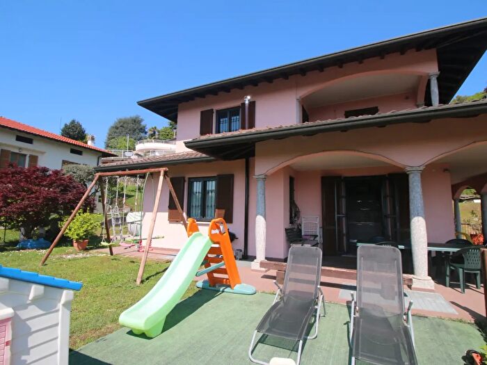Casa con 15 locali in vendita in Via delle Busacce, San Fermo Della Battaglia