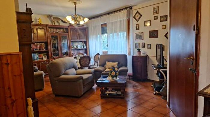 Appartamento con 5 locali in vendita in Via Guido Rossa, Signa