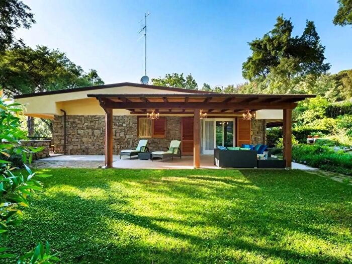 Casa con 8 locali in vendita in Castiglione Della Pescaia