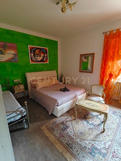 Appartamento con 5 locali in vendita in Stradone Santa Lucia, Verona