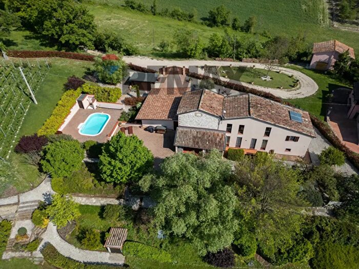 Casa con 10 locali in vendita in Fraz Costa, Arcevia