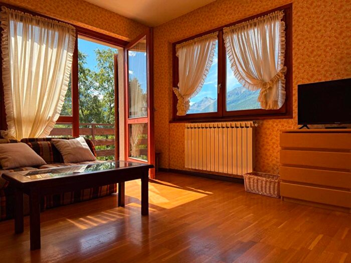 Appartamento trilocale in affitto in Via Dosso del Grillo, Molina, Valdidentro