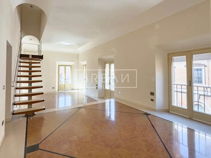 Appartamento con 10 locali in vendita in Forli'