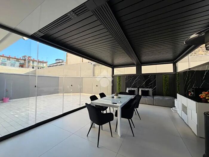 Appartamento quadrilocale in vendita in Via Alberto Pollio, Napoli