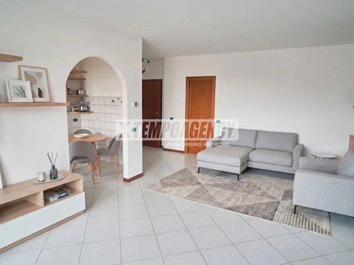 Appartamento trilocale in vendita in Via Trieste B, Garbagnate Milanese