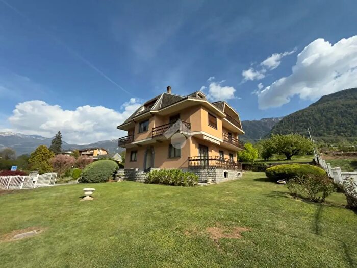 Casa con 10 locali in vendita in Via Statale dello Stelvio, Tirano