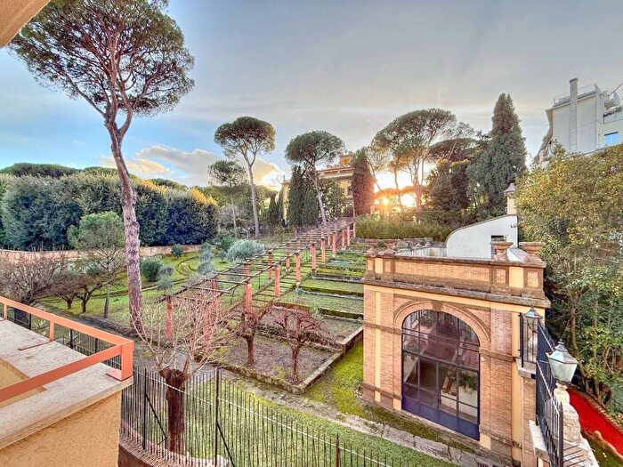 Appartamento con 6 locali in affitto in Via Archimede, Euclide, Roma