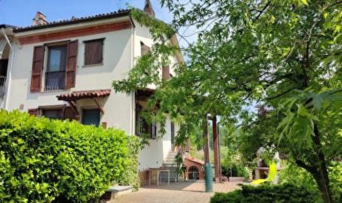 Casa con 8 locali in vendita in Stradella