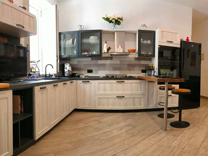 Appartamento trilocale in affitto in Via Volturno, Politeama Ruggiero Settimo, Palermo