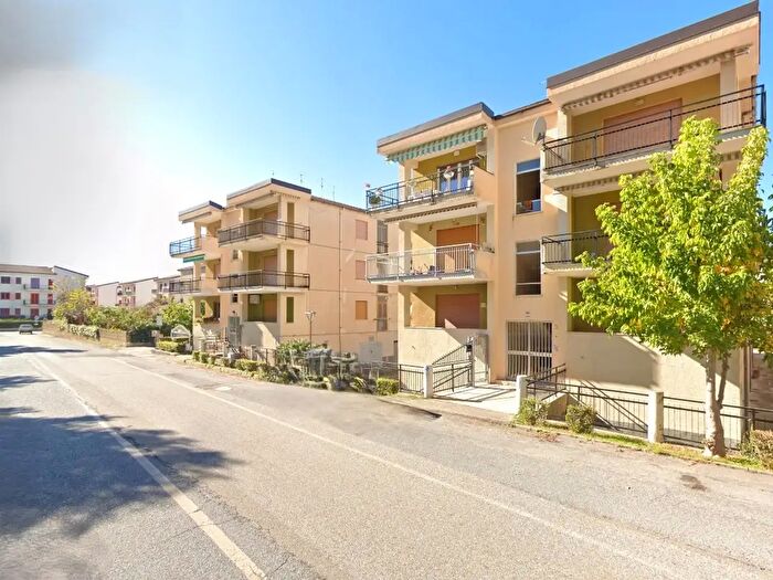 Appartamento trilocale in vendita in Via degli Oleandri Snc, Falconara Albanese