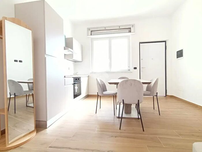 Appartamento trilocale in affitto in Via Monastir, Torino