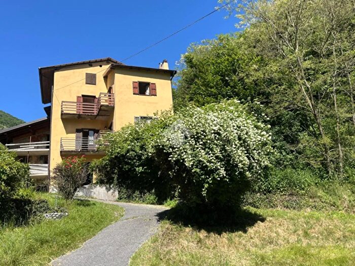 Casa con 6 locali in vendita in Località Zucco, Taceno