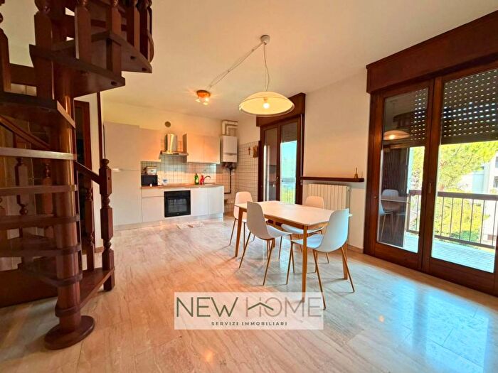 Appartamento con 5 locali in affitto in Via Brunoro della Scala, Borgo Roma, Verona