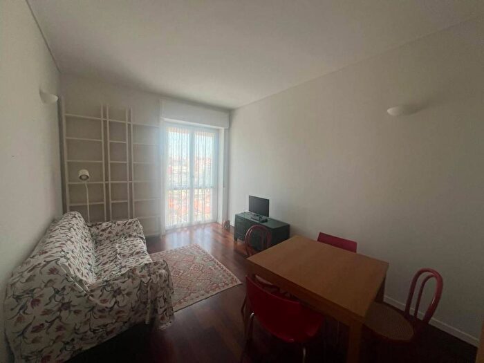 Appartamento trilocale in affitto in Via Giuba, Cimiano, Milano