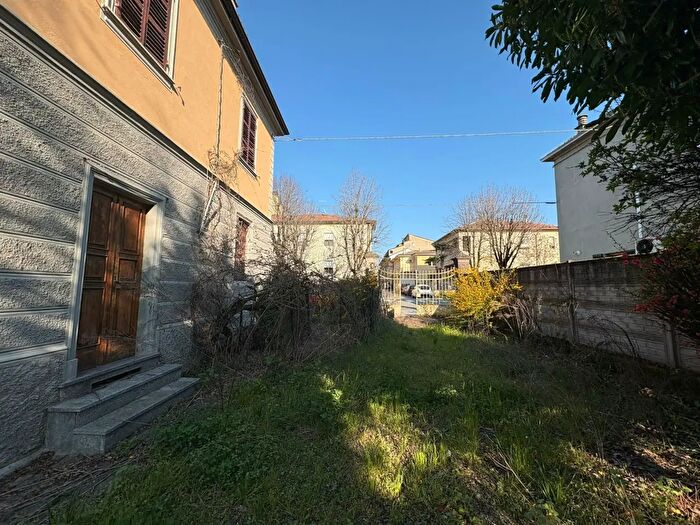 Case in Vendita e in Affitto - 2