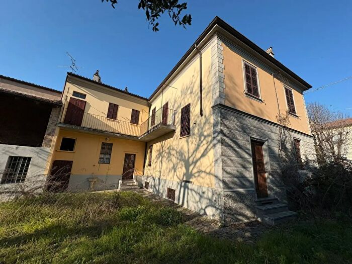 Casa con 6 locali in vendita in Borgonovo Val Tidone