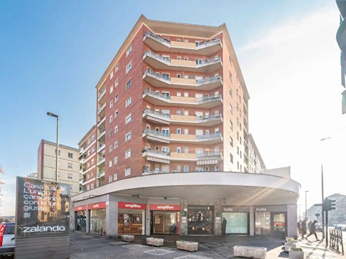 Appartamento bilocale in vendita in Corso Giulio Cesare, Torino