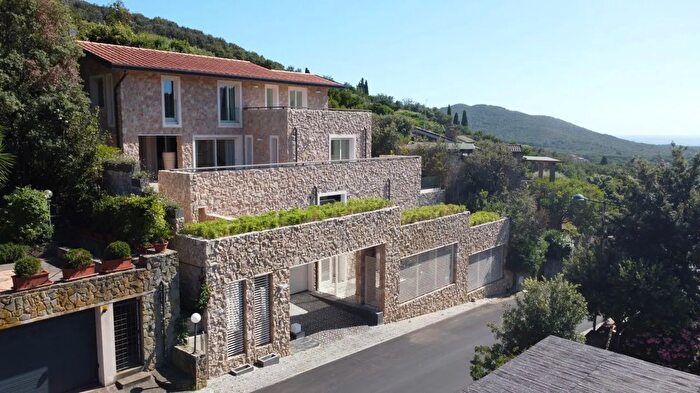 Casa con 10 locali in vendita in Poggio Le Mandrie, Castiglione Della Pescaia