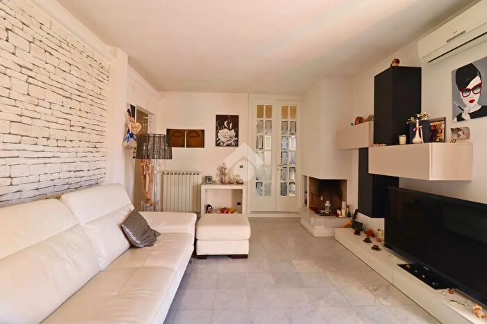 Appartamento trilocale in vendita in Via Rossini, Terni