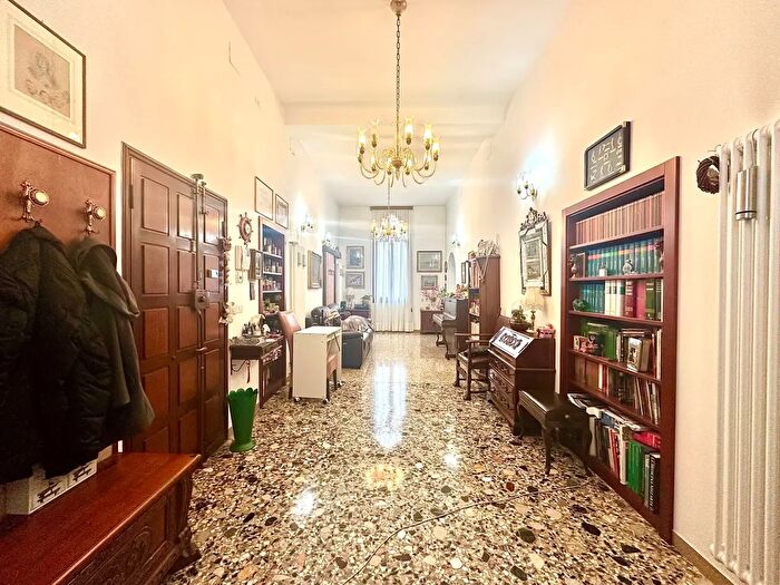 Appartamento con 8 locali in vendita in Campo San Cassiano, Venezia