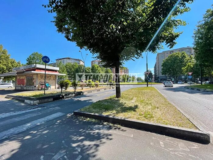 Appartamento con 5 locali in vendita in Via Zumaglia, Torino